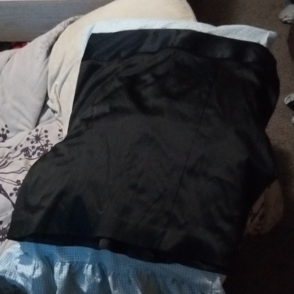 Skirt black mini  ruffles in back in middle of the